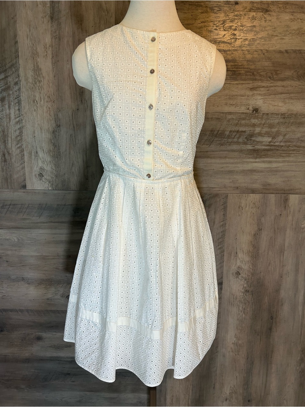 Daks London Sleeveless White Eyelet Dress with Button-Front Detail